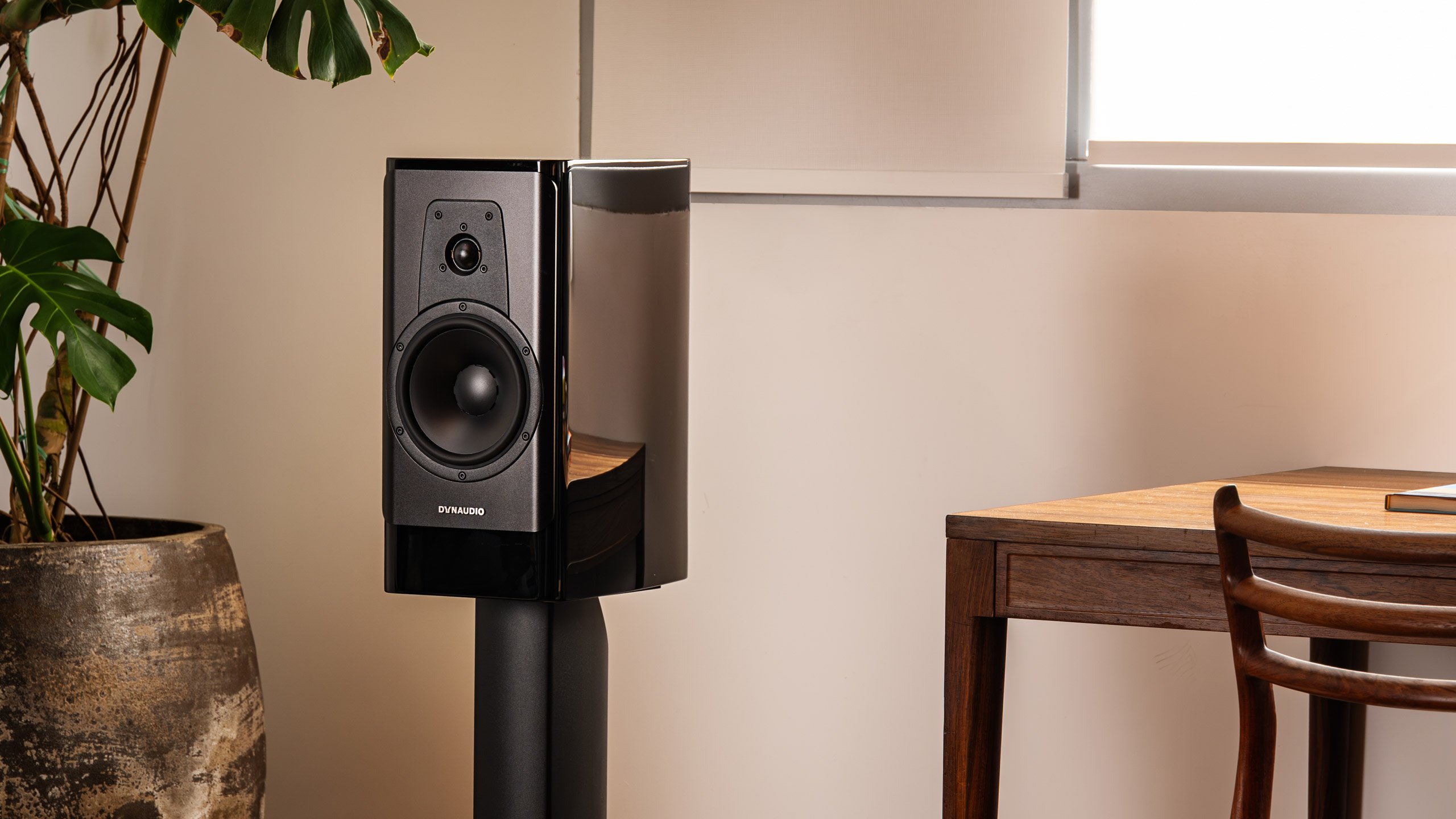 2560_1440_Homepage_Dynaudio_Contour20_BlackEdition_11