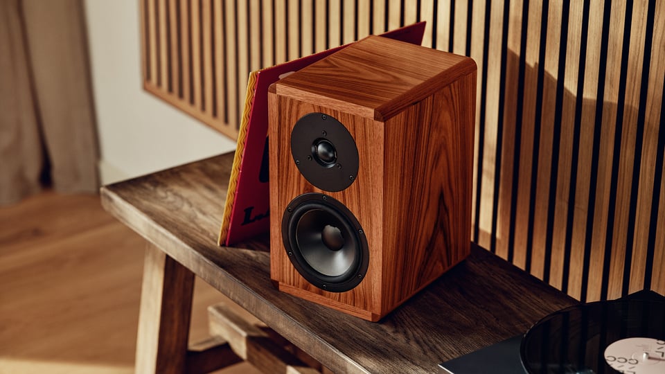 2560x1440px_Homepage_DynaudioLegend_07