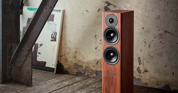 dynaudio-evoke-30-walnut-lifestyle-02-crop