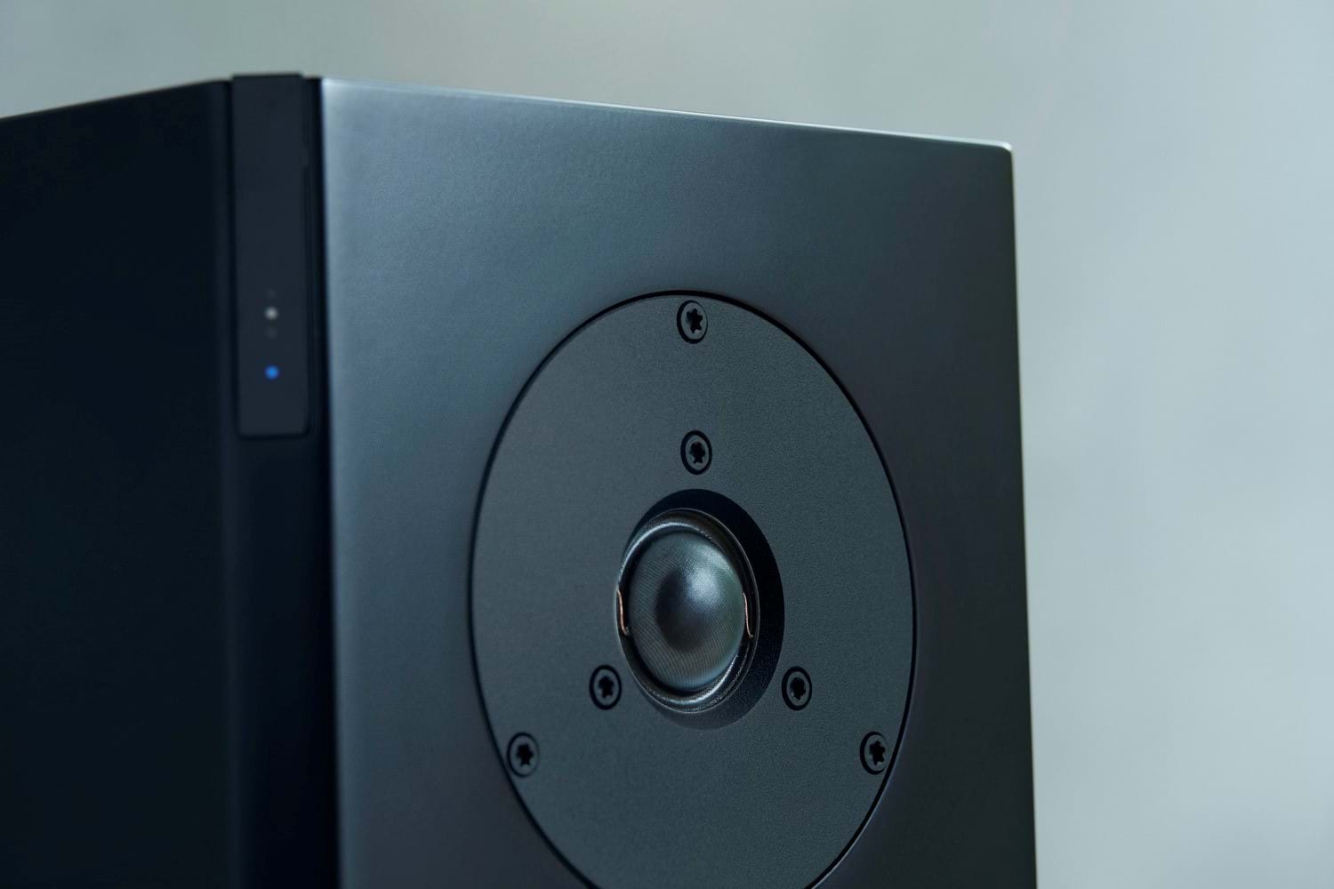 dynaudio-focusxd-close-up-1