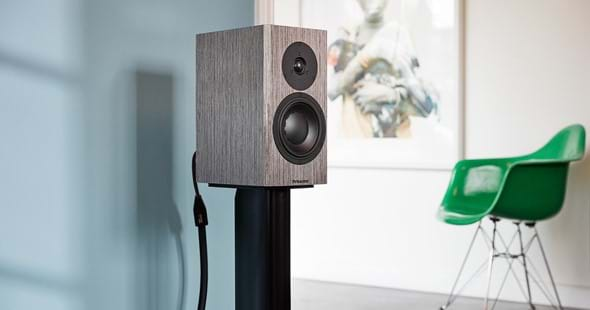 dynaudio-special-40-lifestyle-grey-birch-02