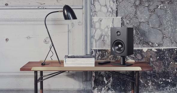 dynaudio-xeo-10-black-08-lifestyle