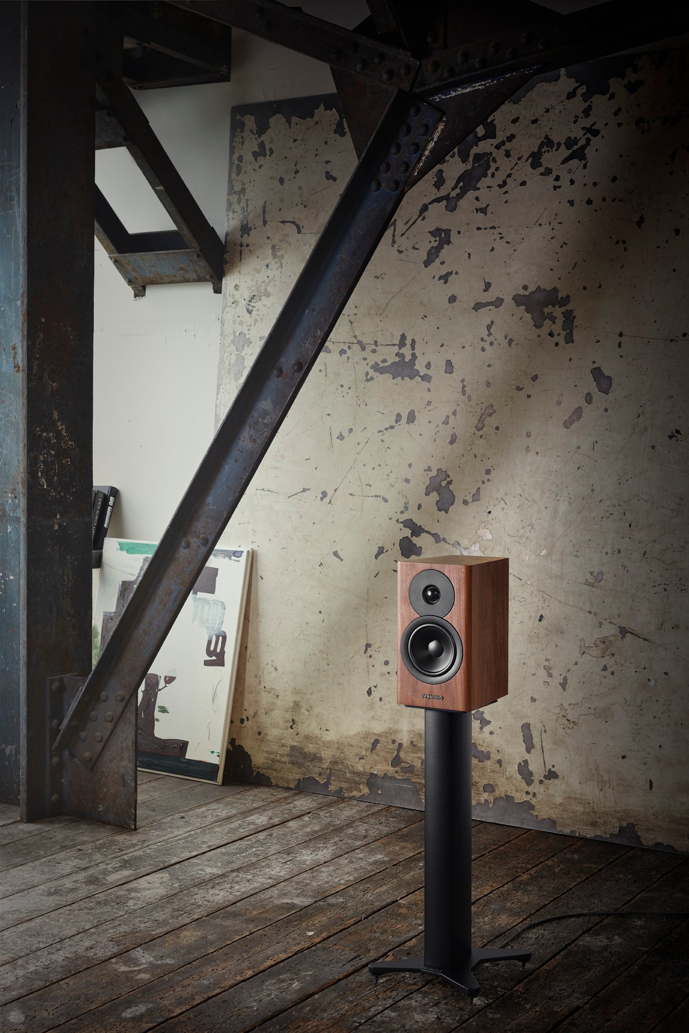 Dynaudio Evoke 10 walnut wood - Lifestyle