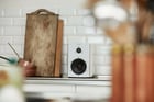 dynaudio_xeo2_mikkel_kitchenspeakerv2_mj_17458_for-facebook