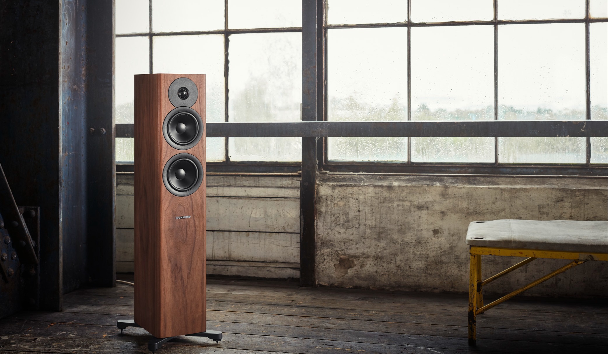 Dynaudio Evoke 30 walnut wood - Lifestyle-2