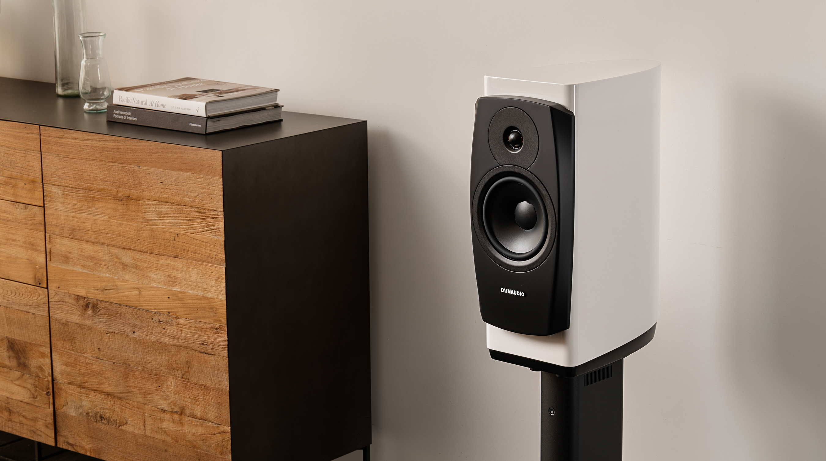 2700x1508px_front-page_Dynaudio_Confidence20A_Snow_09