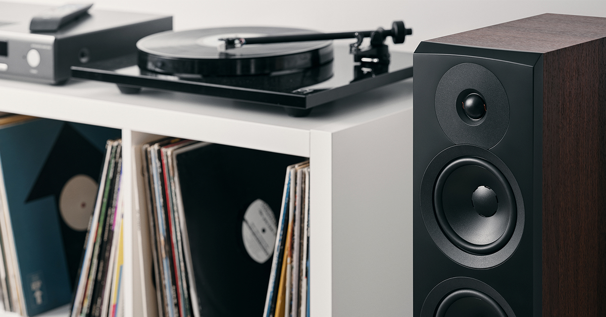 Dynaudio Emit 30 | Hi-Fi Class | Punctuality and precision