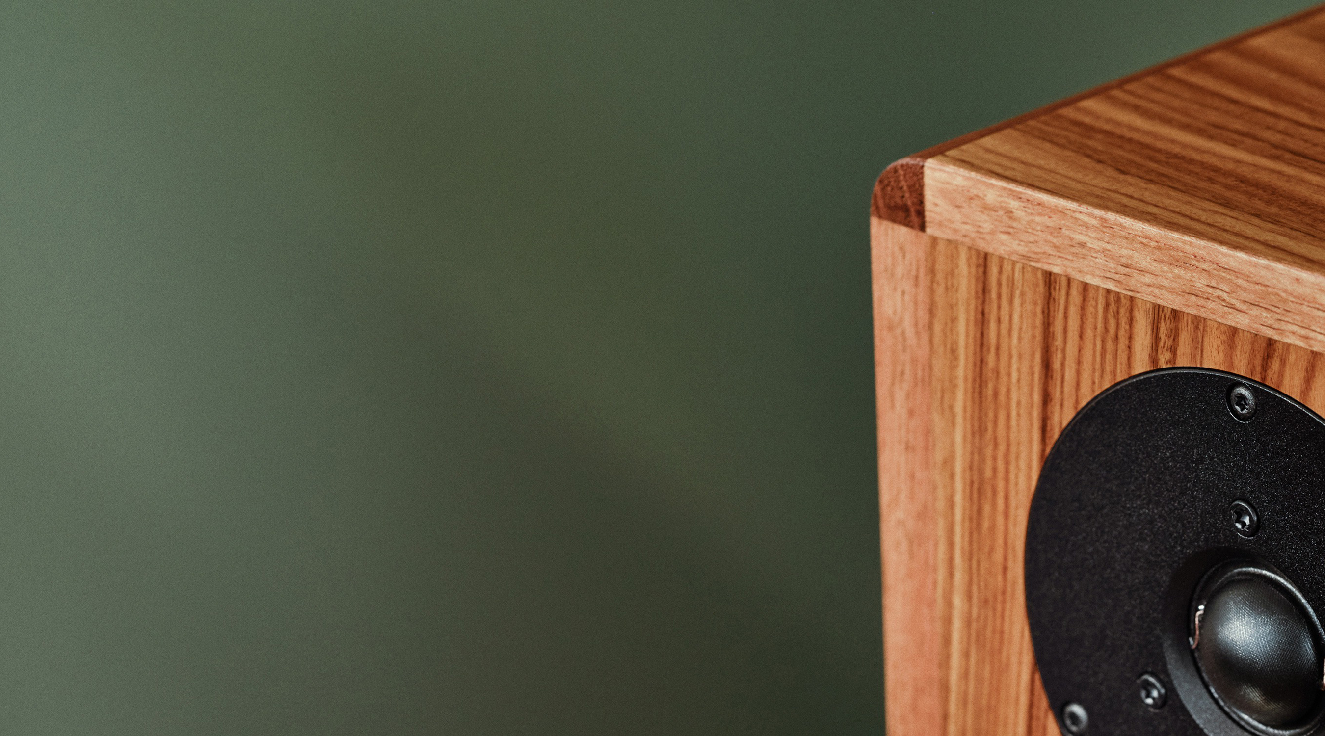 Dynaudio_Legend_Teaser_2700x1500